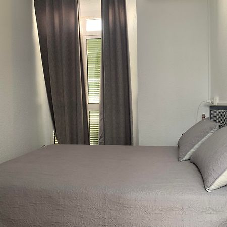 Hostal Alcobia Seville Exterior photo